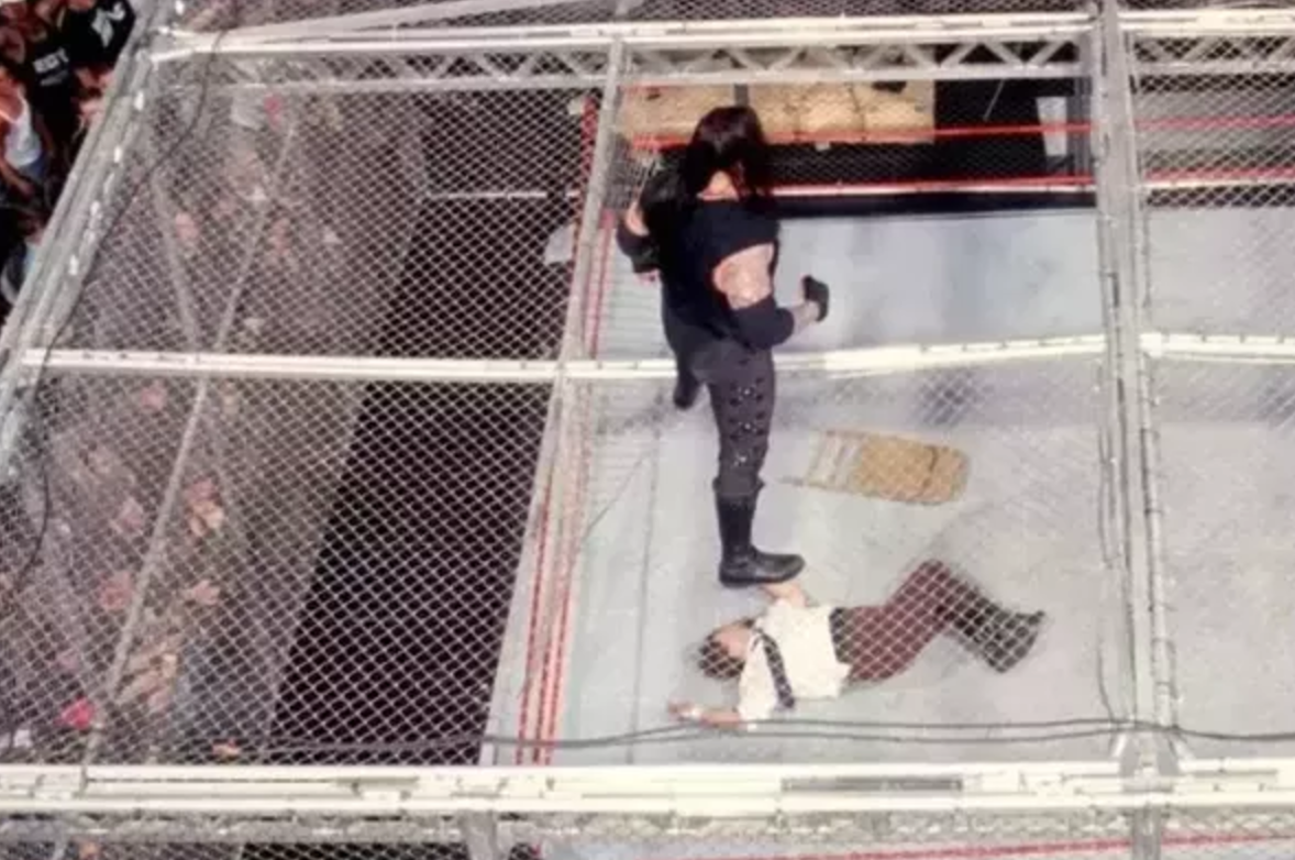 WWE Hell In A Cell - Undertake versus Mankind